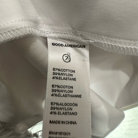 Good American Weekend Relaxed Shorts - Picture 4 of 7